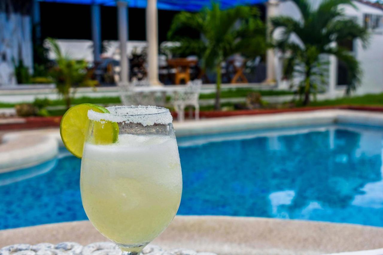 Hotel Maria De Lourdes Cancun Bagian luar foto