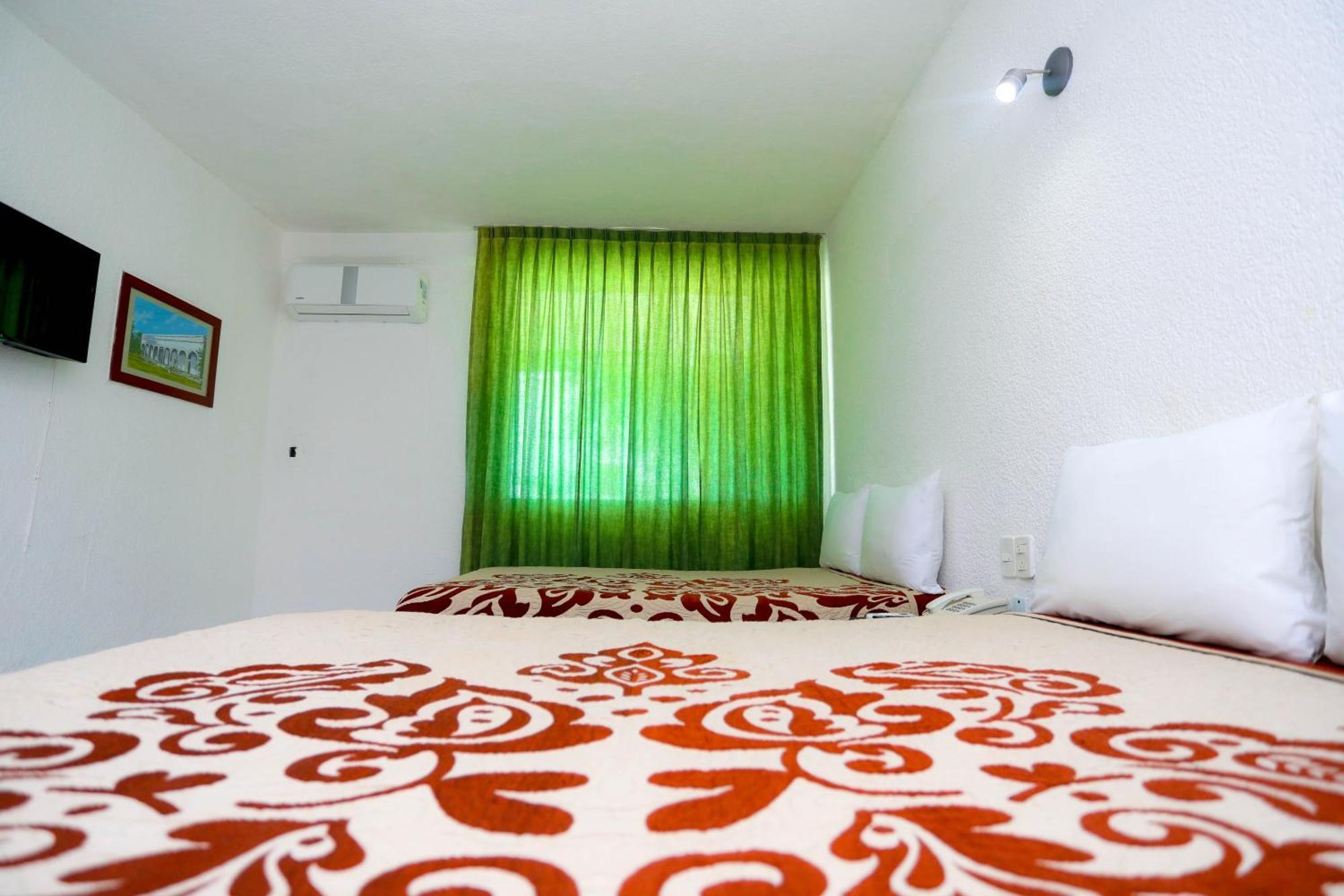 Hotel Maria De Lourdes Cancun Bagian luar foto